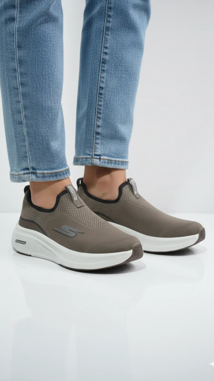 Men's Skecher Comfortable Walking Shoes (Brown)